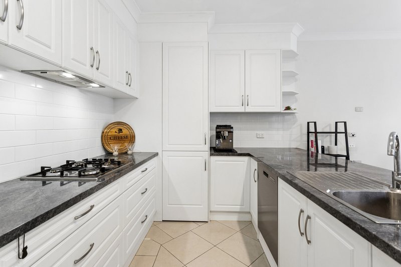 Photo - 28 Windermere Crescent, Mawson Lakes SA 5095 - Image 7