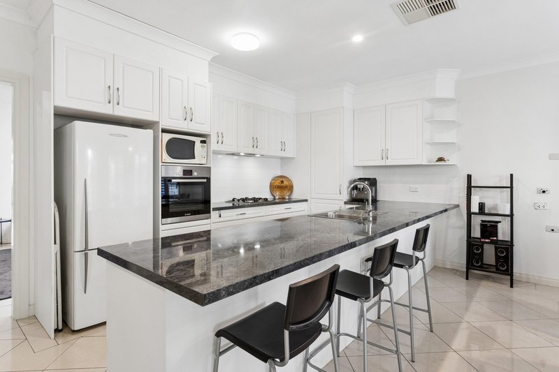 Photo - 28 Windermere Crescent, Mawson Lakes SA 5095 - Image 8