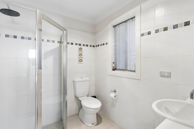 Photo - 28 Windermere Crescent, Mawson Lakes SA 5095 - Image 11