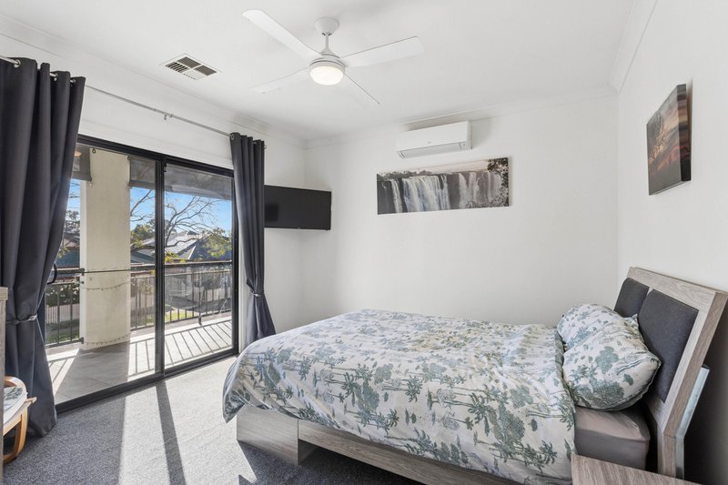 Photo - 28 Windermere Crescent, Mawson Lakes SA 5095 - Image 12