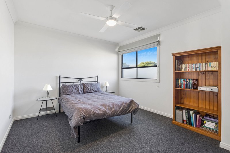 Photo - 28 Windermere Crescent, Mawson Lakes SA 5095 - Image 14