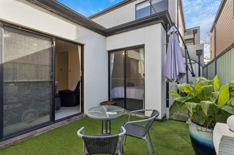 Photo - 28 Windermere Crescent, Mawson Lakes SA 5095 - Image 22