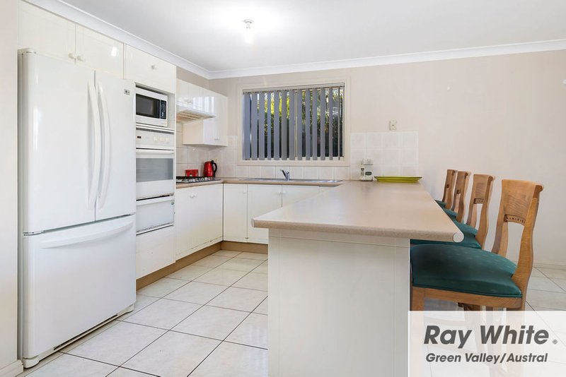 Photo - 28 Windle Ave , Hoxton Park NSW 2171 - Image 2