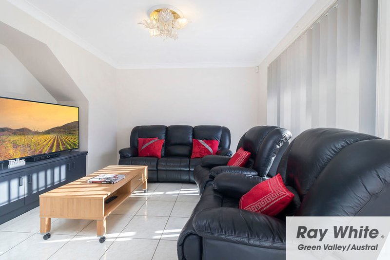 Photo - 28 Windle Ave , Hoxton Park NSW 2171 - Image 4