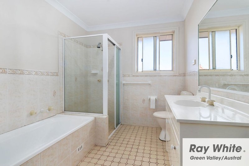 Photo - 28 Windle Ave , Hoxton Park NSW 2171 - Image 8