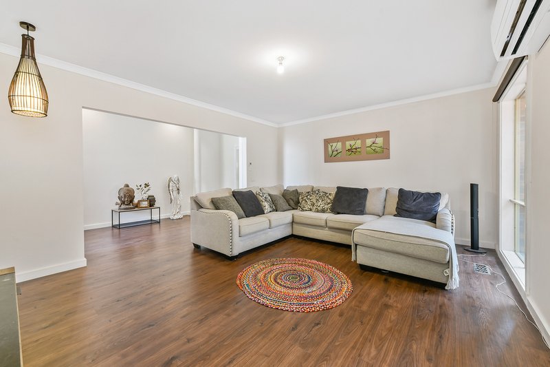 Photo - 28 Windsor Drive, Beaconsfield VIC 3807 - Image 2