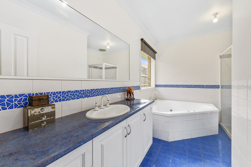 Photo - 28 Windsor Drive, Beaconsfield VIC 3807 - Image 9