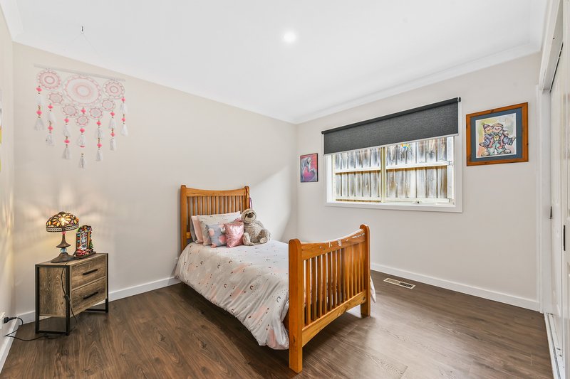 Photo - 28 Windsor Drive, Beaconsfield VIC 3807 - Image 10