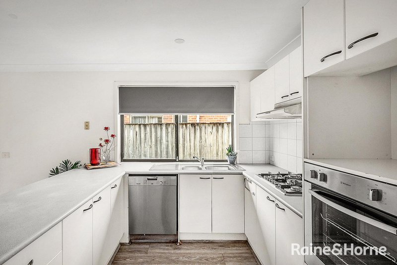 Photo - 28 Winslow Avenue, Stanhope Gardens NSW 2768 - Image 4