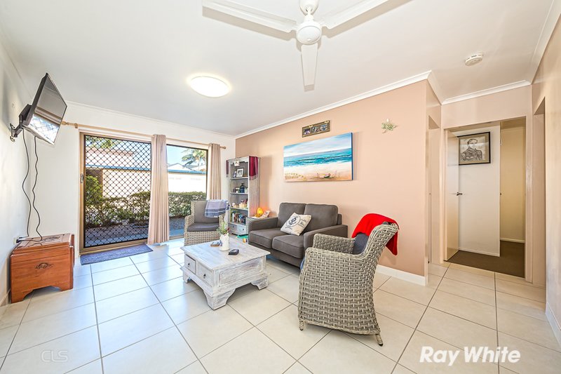 Photo - 2/8 Winston Drive, Bongaree QLD 4507 - Image 4