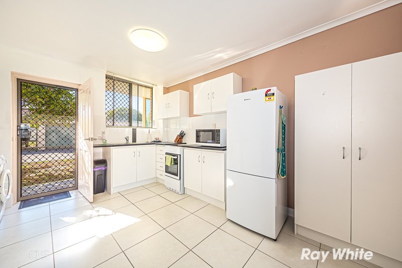 Photo - 2/8 Winston Drive, Bongaree QLD 4507 - Image 5