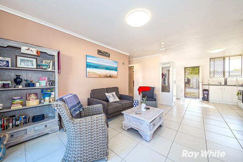 Photo - 2/8 Winston Drive, Bongaree QLD 4507 - Image 9