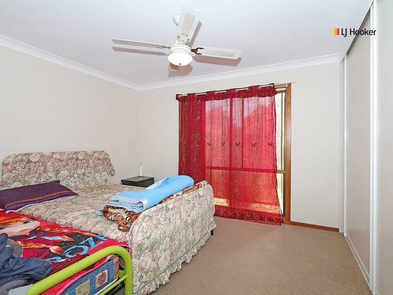 Photo - 28 Wiradjuri Crescent, Wagga Wagga NSW 2650 - Image 7