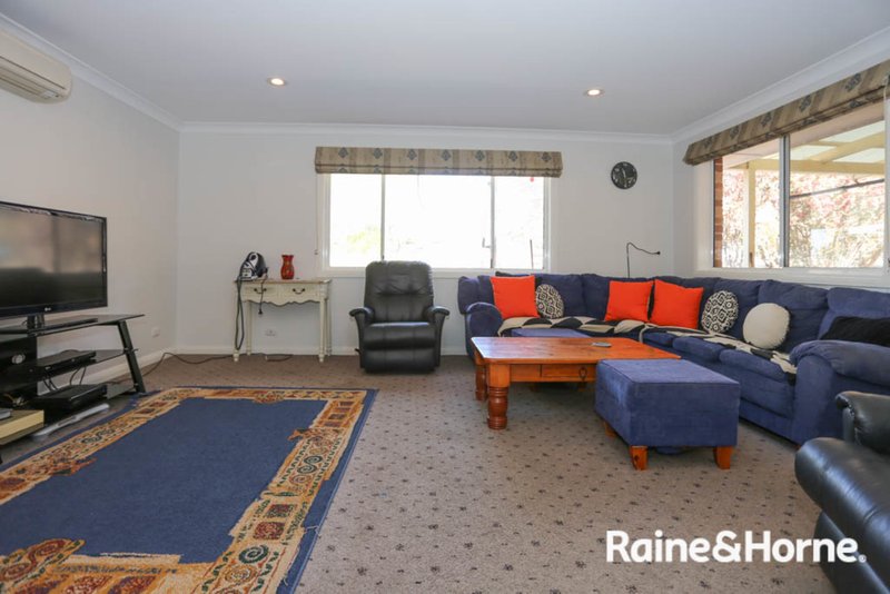 Photo - 28 Woodside Drive, Mount Rankin NSW 2795 - Image 6