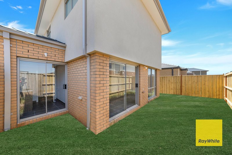 Photo - 28 Woolspinner Crescent, Wyndham Vale VIC 3024 - Image 14