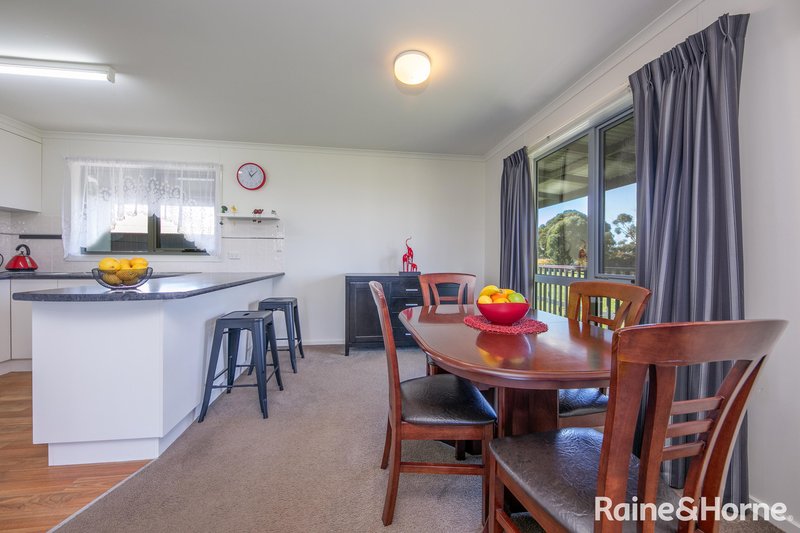 Photo - 28 Yaamba Drive, Riddells Creek VIC 3431 - Image 22