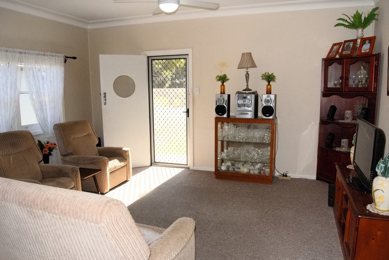 Photo - 28 Yamba St , Hawks Nest NSW 2324 - Image 4