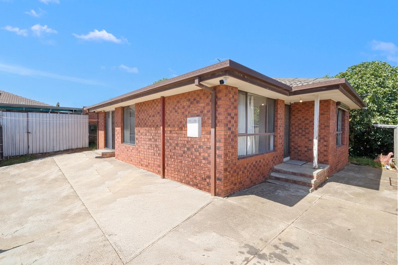 Photo - 2/8 Yaralla Court, Meadow Heights VIC 3048 - Image 1