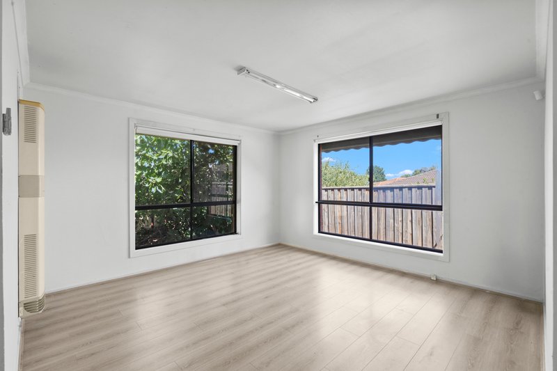 Photo - 2/8 Yaralla Court, Meadow Heights VIC 3048 - Image 4