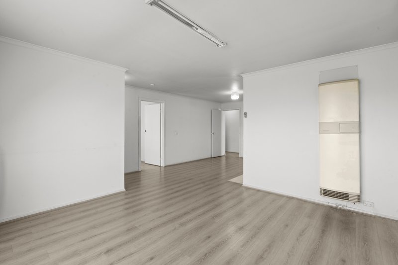 Photo - 2/8 Yaralla Court, Meadow Heights VIC 3048 - Image 5
