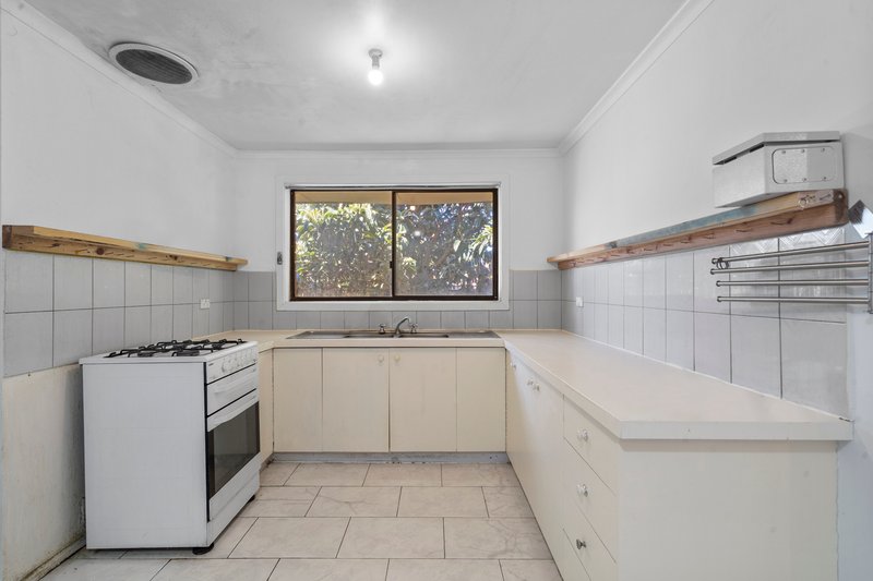 Photo - 2/8 Yaralla Court, Meadow Heights VIC 3048 - Image 6