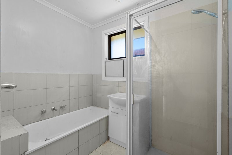 Photo - 2/8 Yaralla Court, Meadow Heights VIC 3048 - Image 9