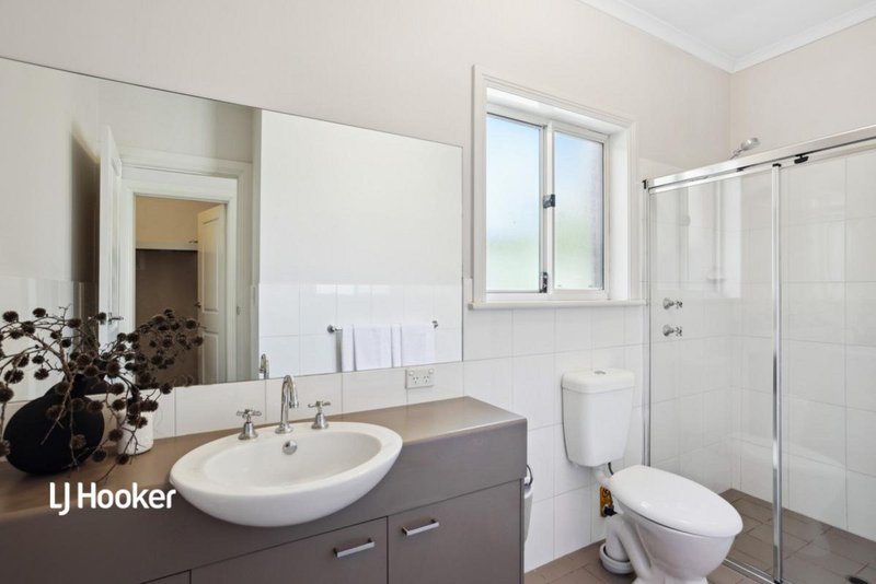 Photo - 28 Yarle Street, Mawson Lakes SA 5095 - Image 8