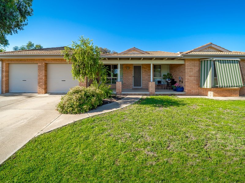 Photo - 28 Yarrawah Crescent, Bourkelands NSW 2650 - Image 1