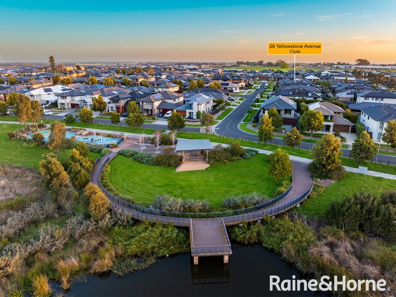 Photo - 28 Yellowstone Avenue, Clyde VIC 3978 - Image 13