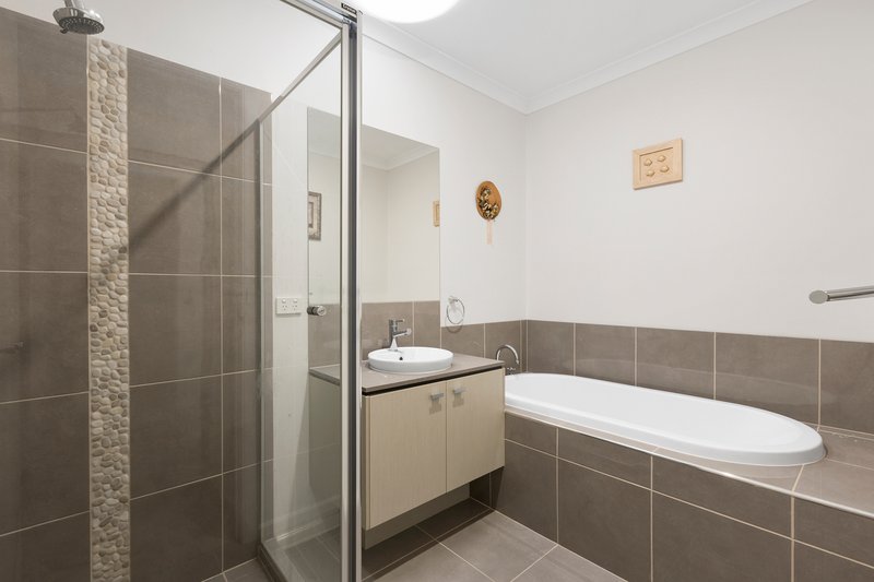 Photo - 28 Yeoman Crescent, Leopold VIC 3224 - Image 12