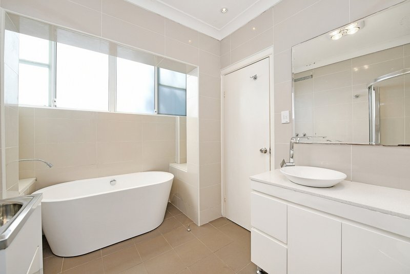 Photo - 28 Young Street, Annandale NSW 2038 - Image 2