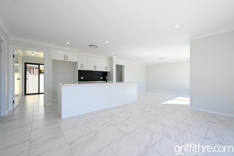 Photo - 28 Zirilli Avenue, Griffith NSW 2680 - Image 4