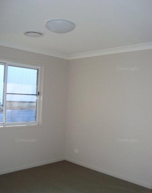 Photo - 28 Zuleikha Drive, Underwood QLD 4119 - Image 7