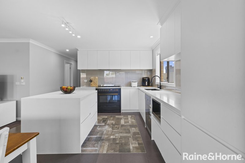 Photo - 280 Clarkes Road, Brookfield VIC 3338 - Image 6