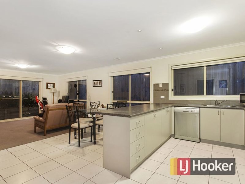 Photo - 2/80 Eagle Drive, Pakenham VIC 3810 - Image 3