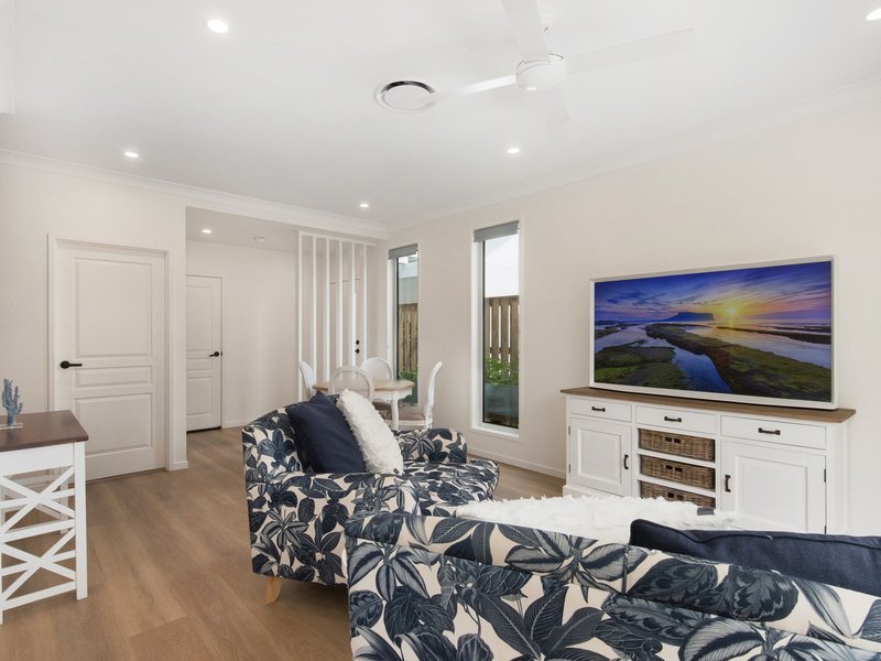 Photo - 2/80 Halcyon Way, Hope Island QLD 4212 - Image 7