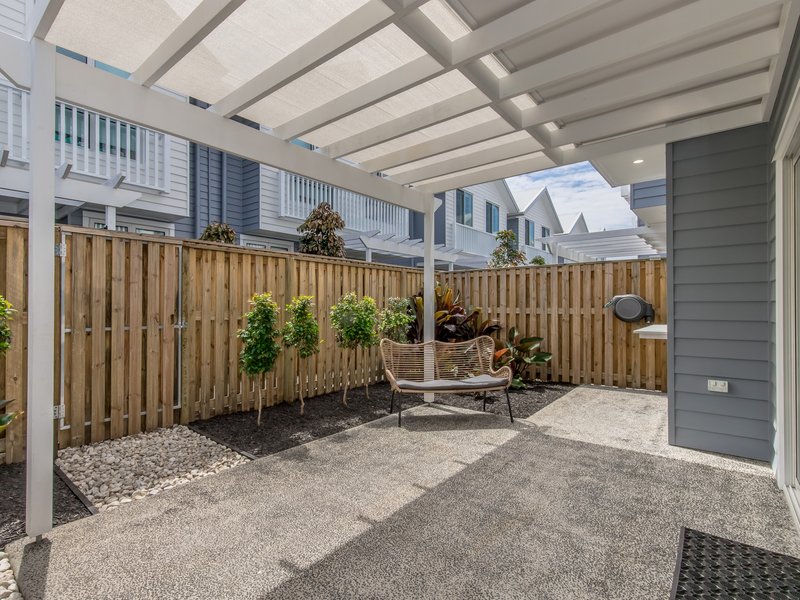 Photo - 2/80 Halcyon Way, Hope Island QLD 4212 - Image 19