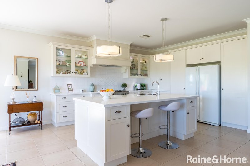 Photo - 280 Hartwood Avenue, Robin Hill NSW 2795 - Image 2