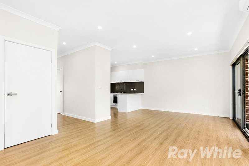 Photo - 2/80 Liverpool Road, Kilsyth VIC 3137 - Image 5