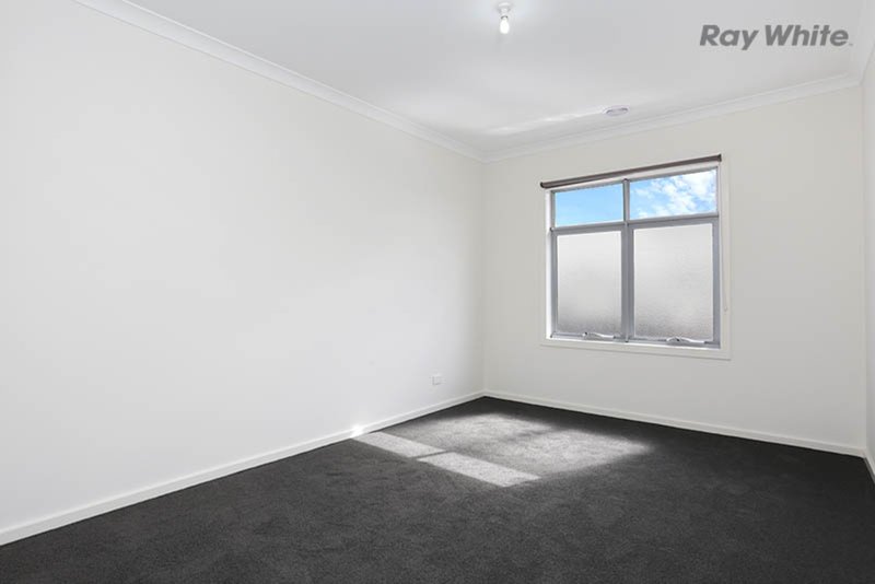 Photo - 2/80 O'Reilly Road, Point Cook VIC 3030 - Image 9