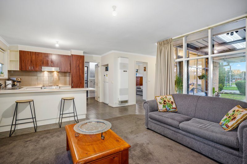 Photo - 2/80 Reid Street, South Morang VIC 3752 - Image 6