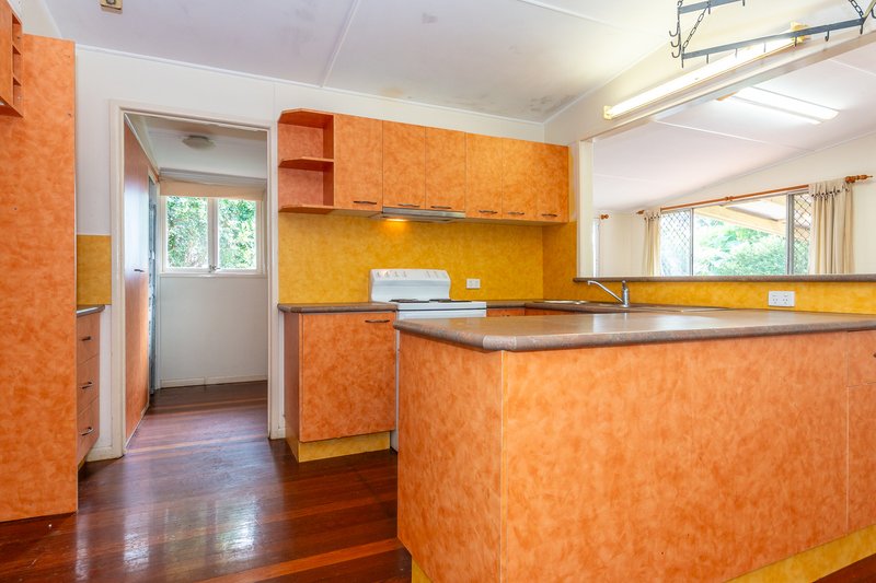 Photo - 280 Victoria Avenue, Redcliffe QLD 4020 - Image 2