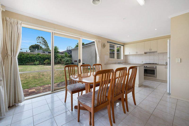 Photo - 2/802 Highbury Road, Glen Waverley VIC 3150 - Image 3