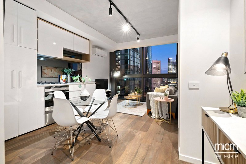 Photo - 2803/315 La Trobe Street, Melbourne VIC 3000 - Image 2