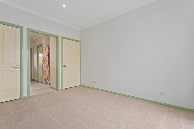 Photo - 2/806 Plenty Road, South Morang VIC 3752 - Image 7