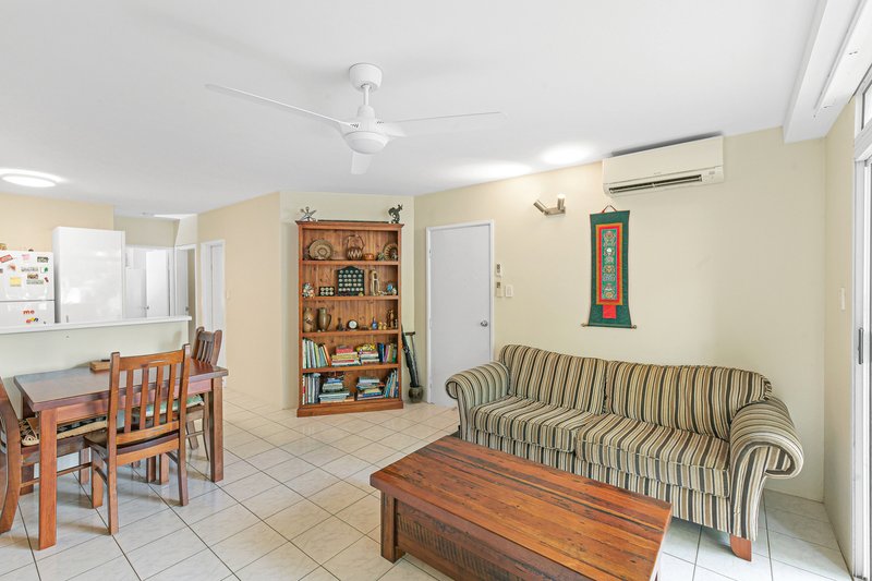 Photo - 28/1-19 Poinciana Street, Holloways Beach QLD 4878 - Image 5