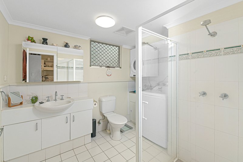 Photo - 28/1-19 Poinciana Street, Holloways Beach QLD 4878 - Image 9