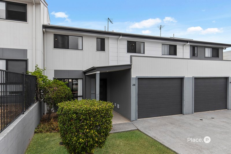 Photo - 28/1 Emerald Place, Bridgeman Downs QLD 4035 - Image 2
