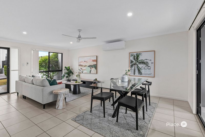 Photo - 28/1 Emerald Place, Bridgeman Downs QLD 4035 - Image 3