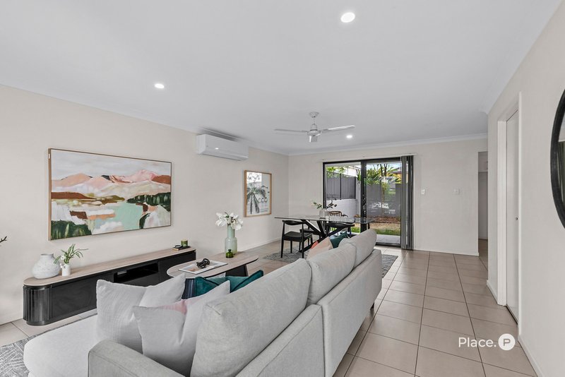Photo - 28/1 Emerald Place, Bridgeman Downs QLD 4035 - Image 4